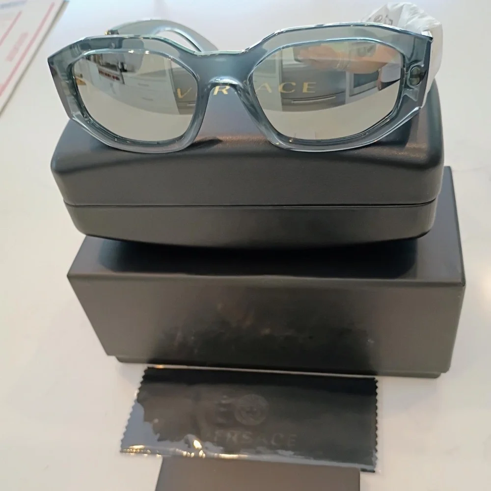 💋 Maxi Medusa Biggie Sunglasses *NEW